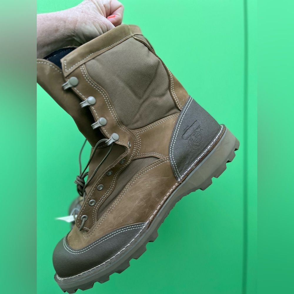 Bates Tan Leather Winter Boots with USMC Logo  Size 14.  Like new  Tried on